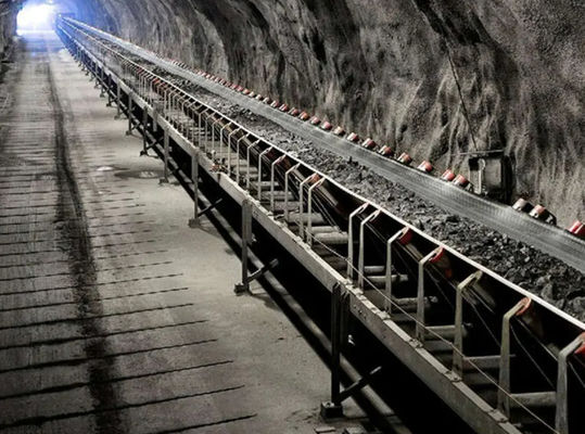 L'exploitation minière du charbon en sous-sol convoyeur à bande industrielle courbes verticales / horizontales jusqu'à 30°